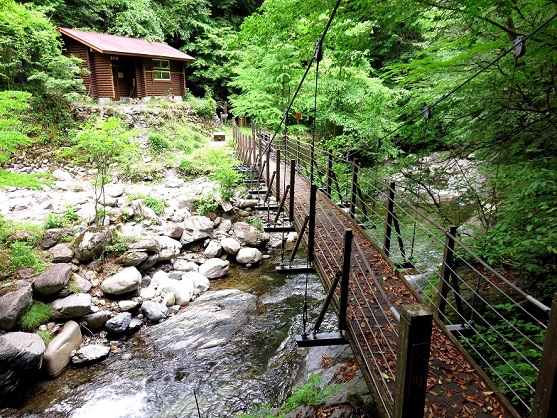 柳避難小屋