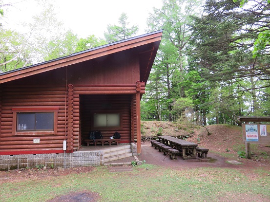 鷹ノ巣山避難小屋