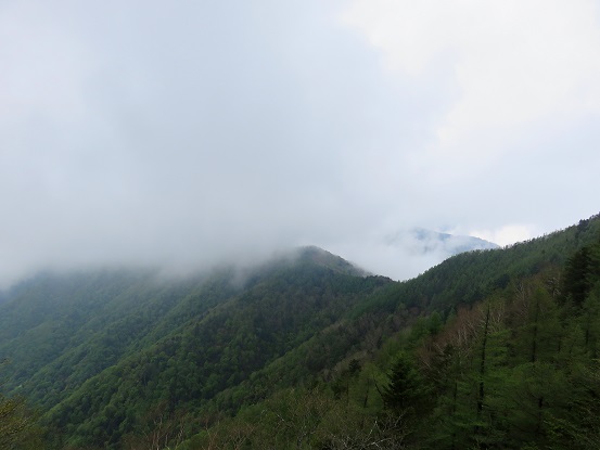 天平尾根方面悪天