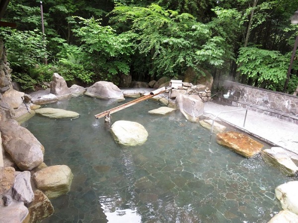 中房温泉有明荘の露天風呂