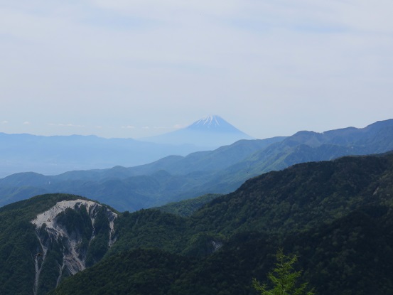 雨乞岳正面富士山