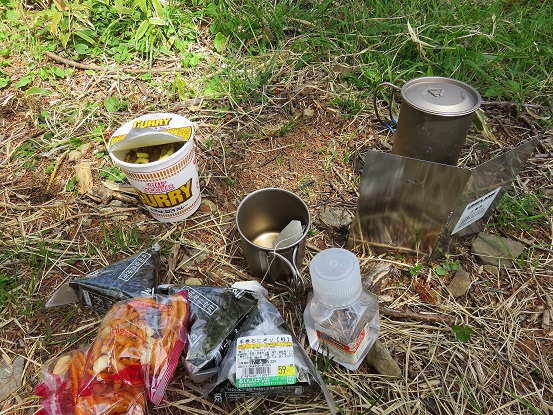 雨乞岳で昼食の様子