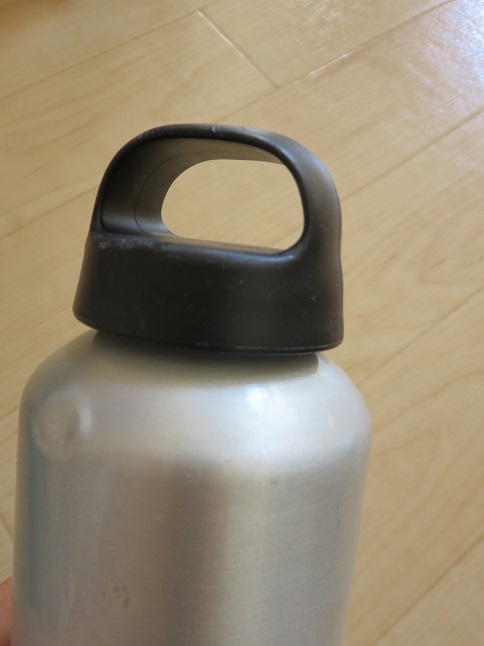 ラーケンアルミボトル蓋はスクリュータイプ