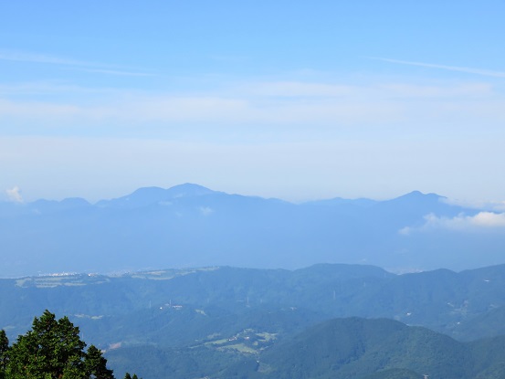 三ノ塔から箱根の外輪山