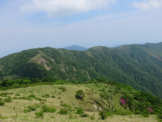 蛭ヶ岳から丹沢山が見えるところまで戻ってきた