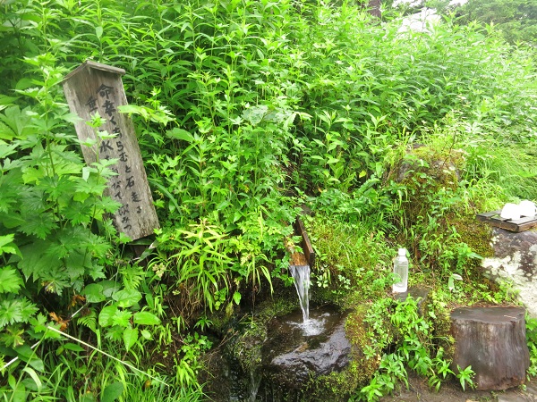 長蔵小屋の水場