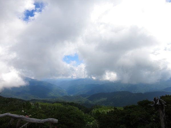 御池駐車場方面は怪しげな雲景色