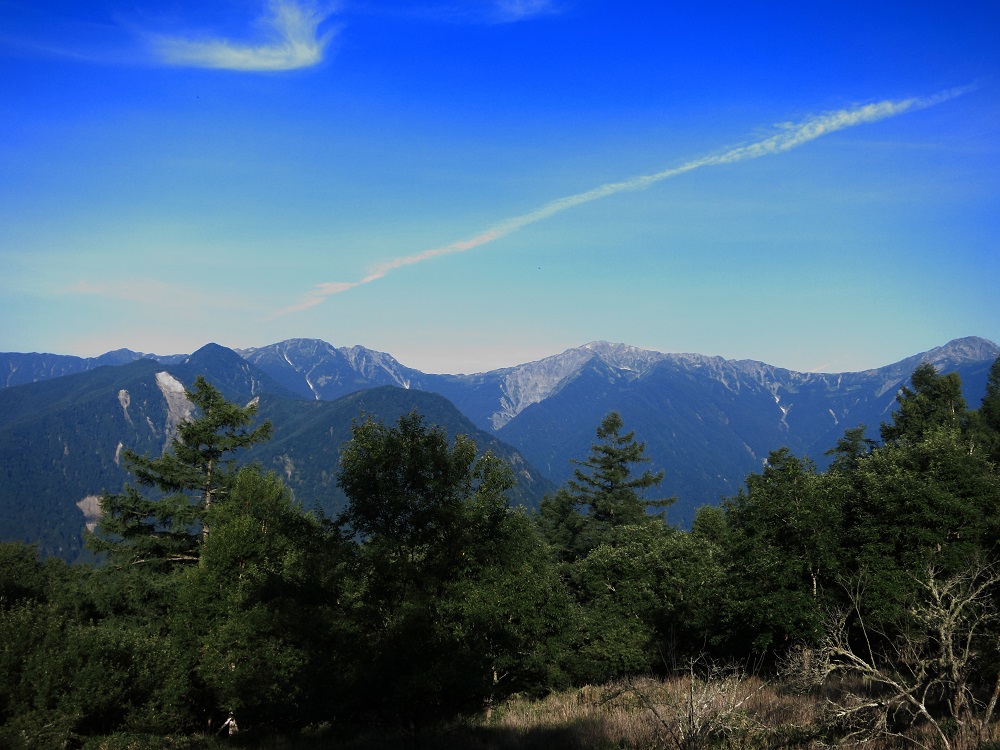 南アルプス縦走路の白峰三山景色