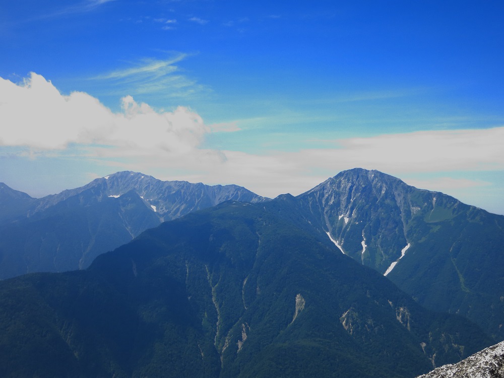 南アルプス縦走で目指す甲斐駒ヶ岳と仙丈ヶ岳の景色