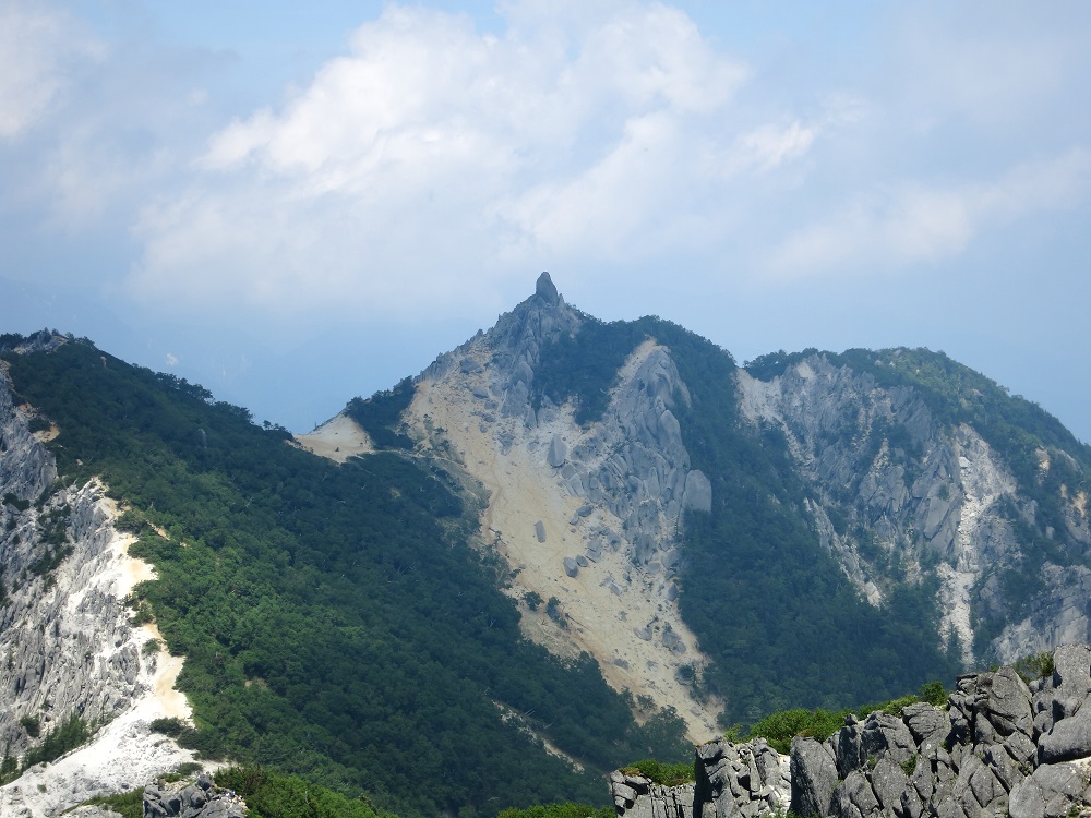 地蔵岳のオベリスク
