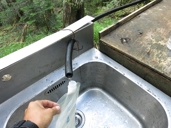 早川尾根小屋の水場