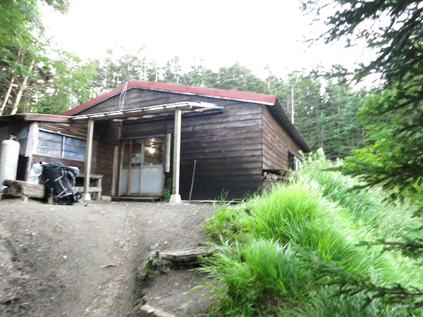 早川尾根小屋は営業の様子とテント場