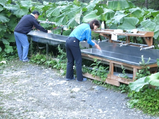 長衛小屋の水場