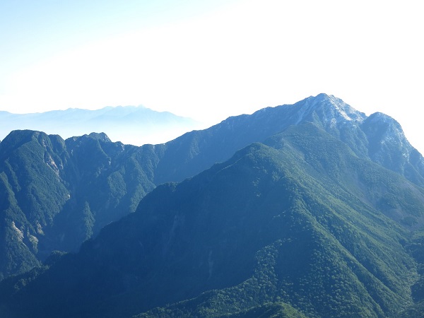 小仙丈ヶ岳からの甲斐駒ヶ岳と鋸岳の景色