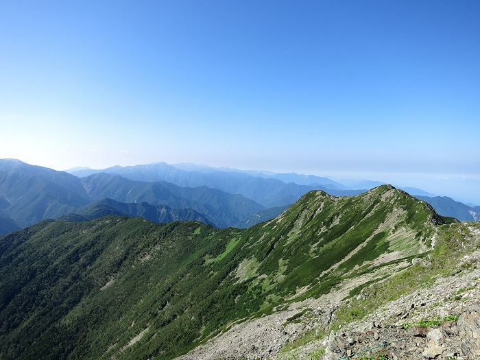 大仙丈ヶ岳を遠望