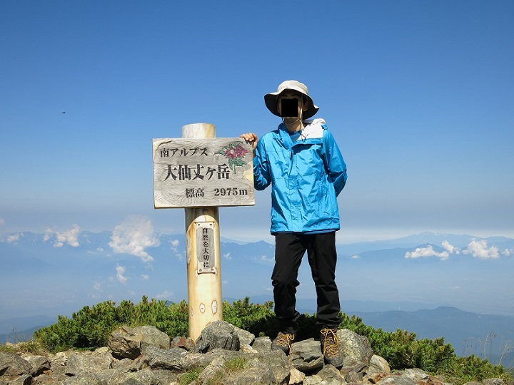 大仙丈ヶ岳の山頂