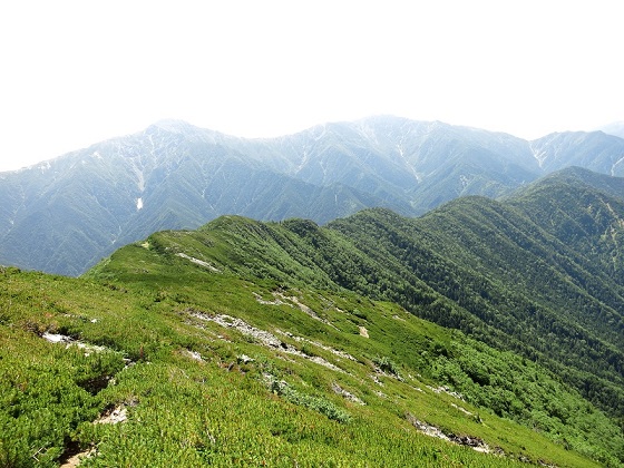 仙塩尾根はかなり凶悪な尾根の景色