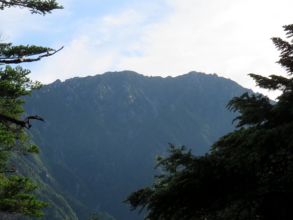 越百山登山ルートからみ南駒ヶ岳