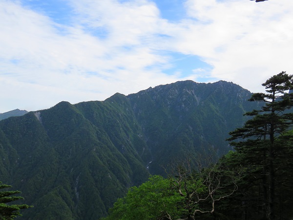 凄い迫力の南駒ヶ岳景色