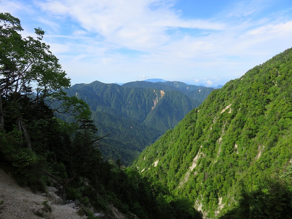 越百山を目指して登山スタート時の様子