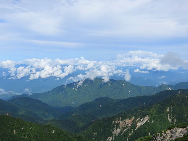 糸瀬山で奥が御嶽山方面景色