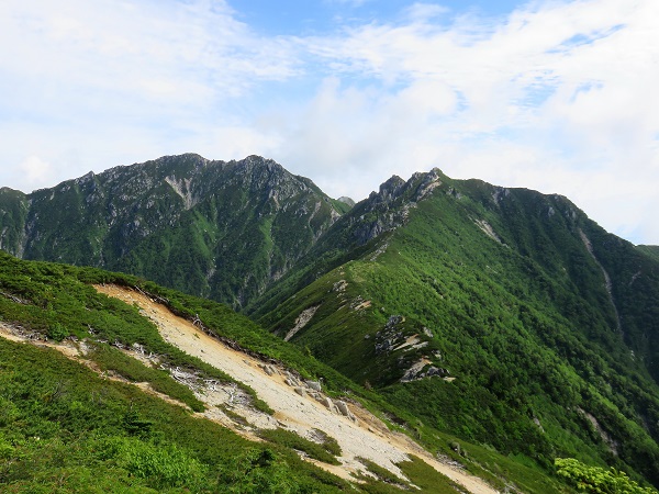 仙涯嶺は綺麗な山容