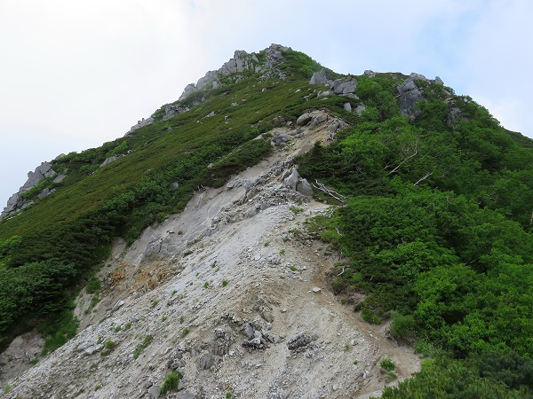 南駒ヶ岳も越百山と同じくらい登山ルートがきつい