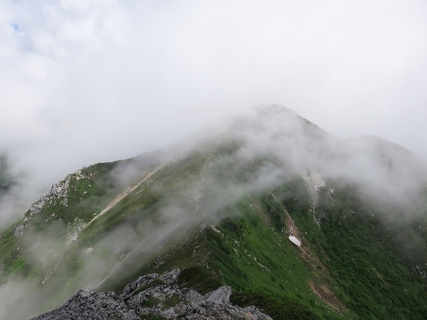 空木岳の景色と雲の様子