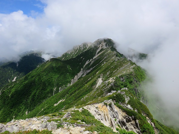 赤梛岳からの空木方面の景色