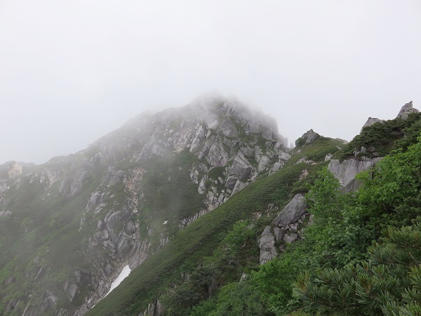 空木岳山頂付近のゴツゴツな景色