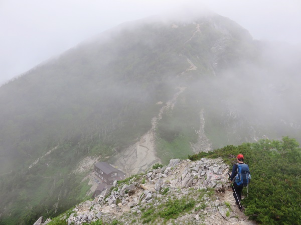 木曽殿山荘から東川岳の景色