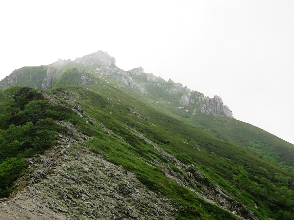 空木岳～木曽殿山荘のコースを振り返っての風景