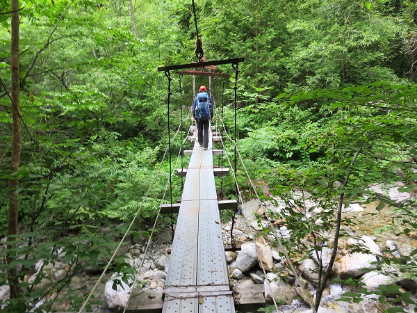 空木岳登山道六合目付近の吊橋