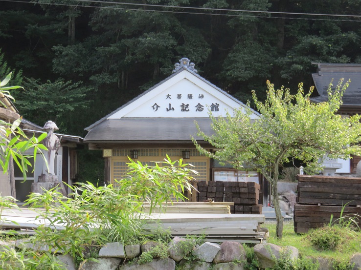 大菩薩峠介山記念館から黒川鶏冠山と高芝山登山スタート