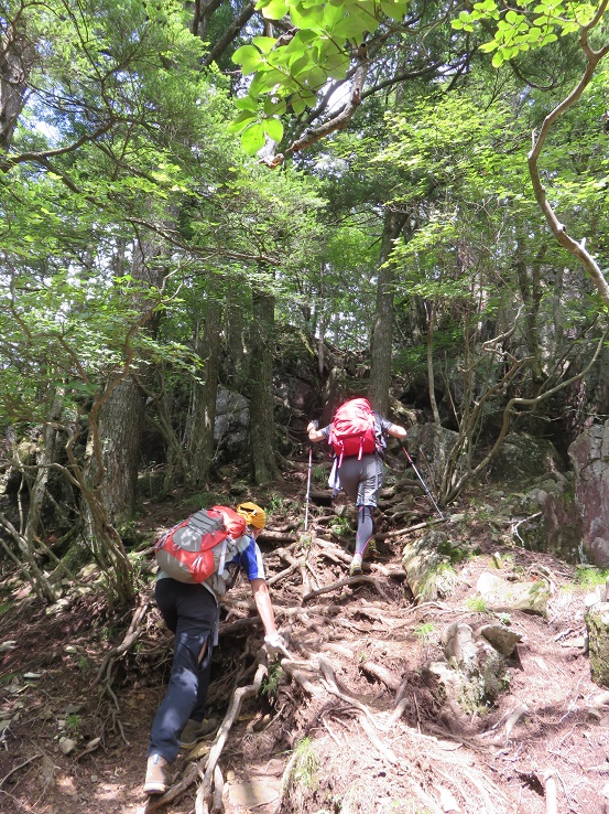 黒川鶏冠山登山口