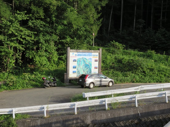 すずらん湧水の近くの無料駐車場