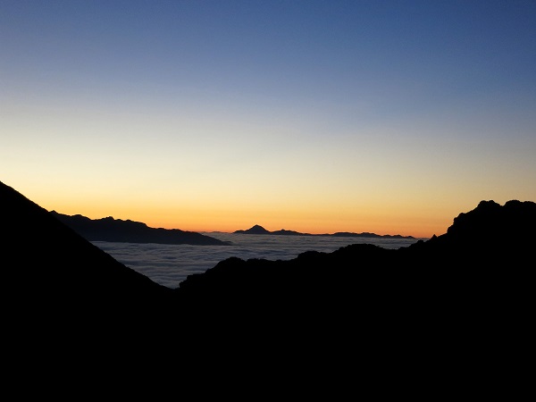 f:id:aohige0718:20170826155907j:plain 茂倉岳でご来光