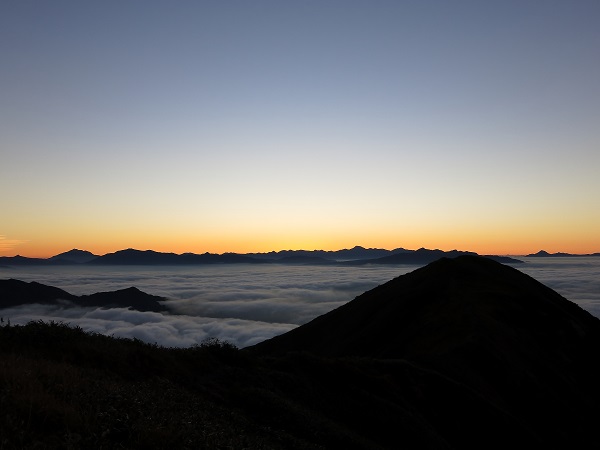 f:id:aohige0718:20170826160218j:plain 日の出幻想的