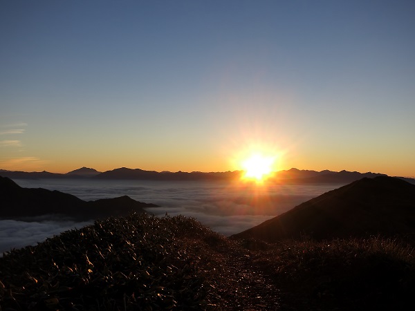 f:id:aohige0718:20170826160358j:plain 雲海終わり