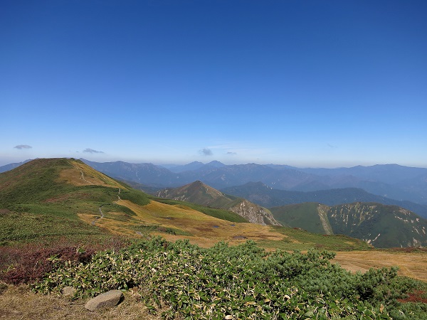 f:id:aohige0718:20170826161749j:plain 朝日岳尾瀬の山並み