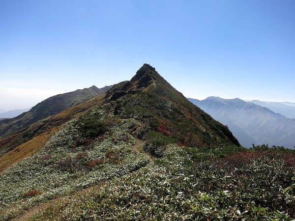 f:id:aohige0718:20170826161829j:plain 尖がった山