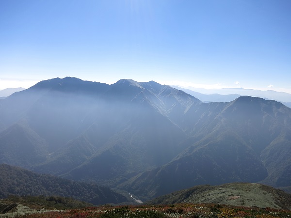 f:id:aohige0718:20170826162001j:plain 谷川岳のトマノ耳・オキノ耳景色