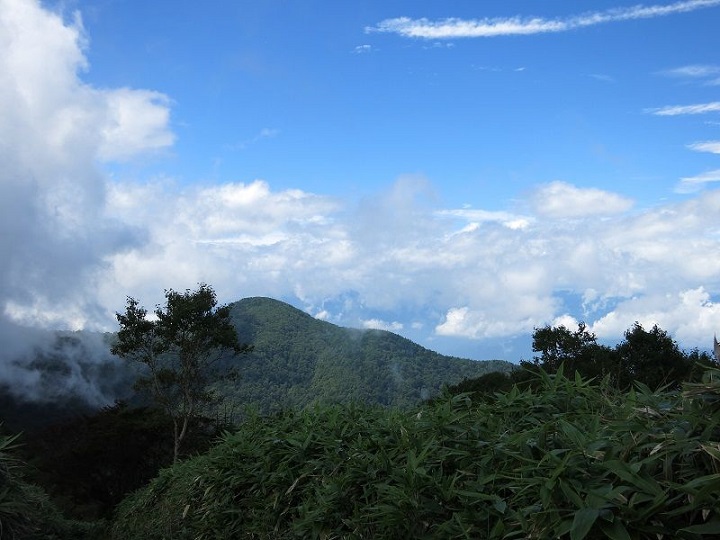 毛無山の山頂から下りると天気が良くなる