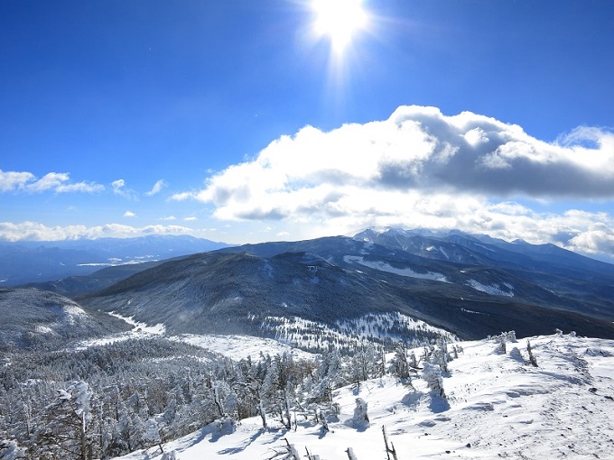 寒い冬山と雪