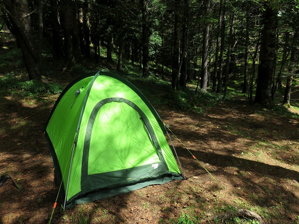 笠取小屋のテント場