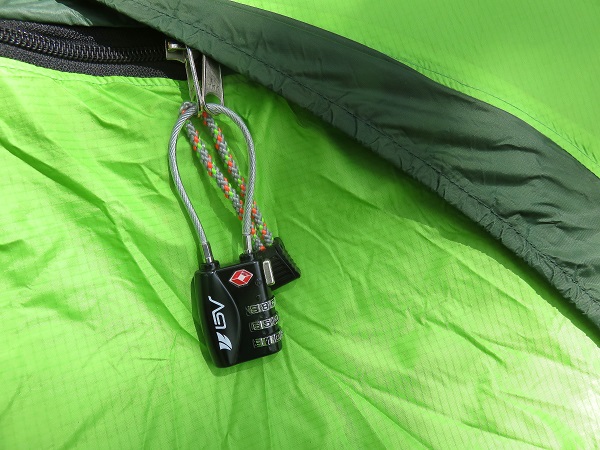 テント防犯対策にかなり活躍中のワイヤーキー