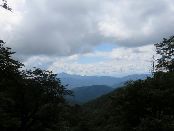 水干から大菩薩嶺が見えてきました
