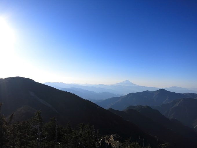 甲武信ヶ岳からの富士山の景色