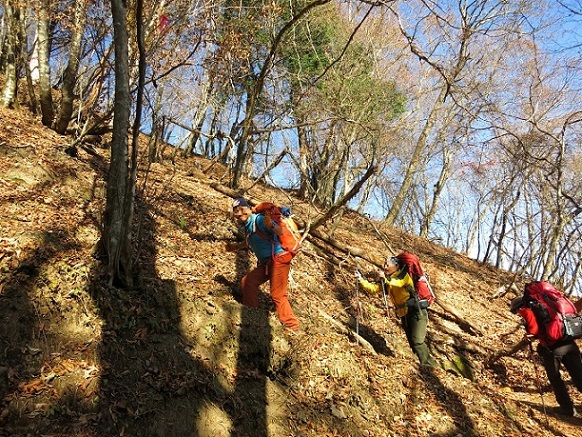 両神山の清滝小屋の紅葉の見頃