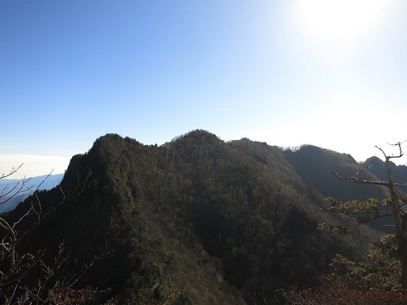 振り返っての両神山方面